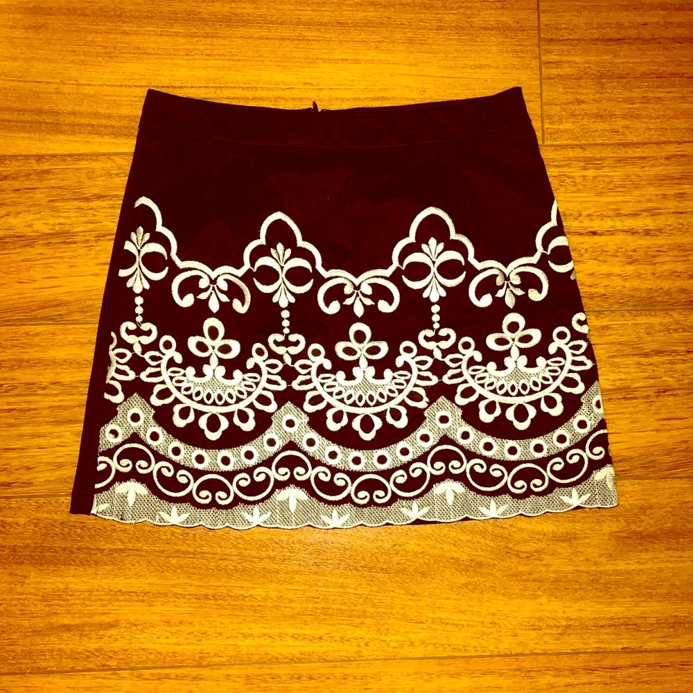 Black and white embroidered Mini Skirt
